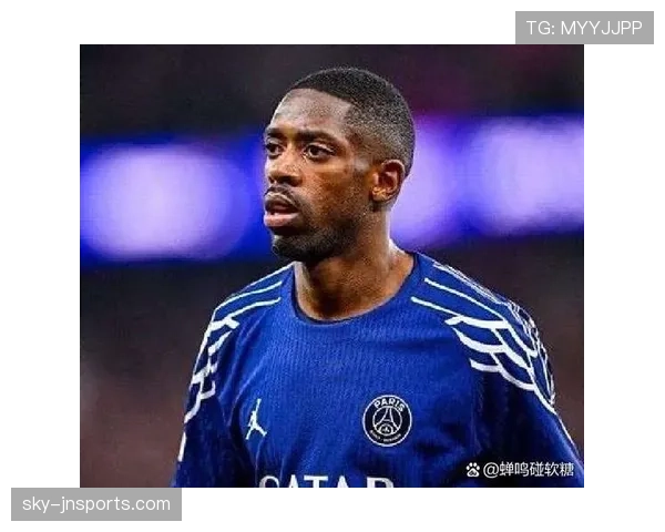 奥斯曼·登贝莱最新街拍也太夸张了，看着衣服标签我真想把工资条退了